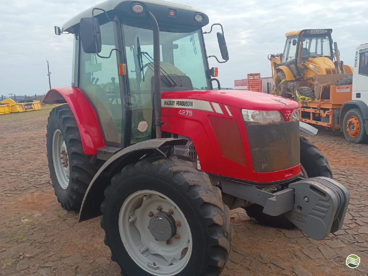 MF 4275 de Comatral Caminhões e Máquinas Agrícolas